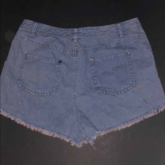 ASTR Studded Denim Shorts - Picture 7 of 8